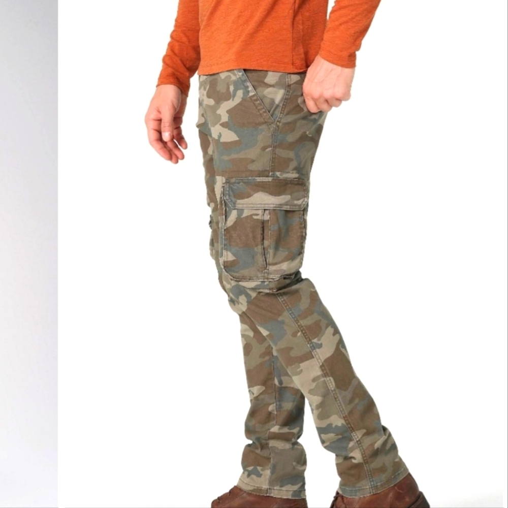 Mens Wrangler camo cargo jeans